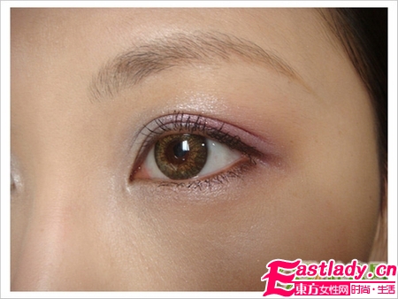 粉紫浪漫眼妆画法步骤