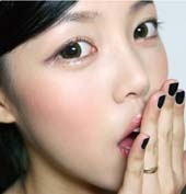 用口红画出自然好看腮红