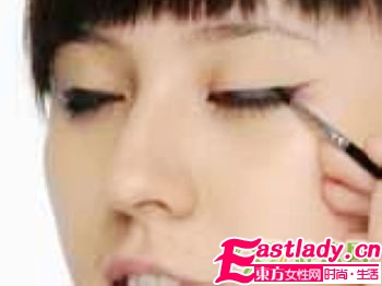 教你如何画双眼皮眼线