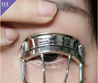 让睫毛卷翘的化妆方法