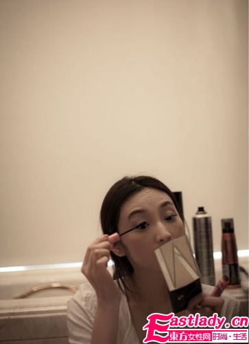 美妆达人吴佩慈装扮台揭秘 女星化装容貌绰约多姿