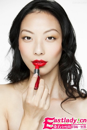 惊 这样化妆让你老8岁