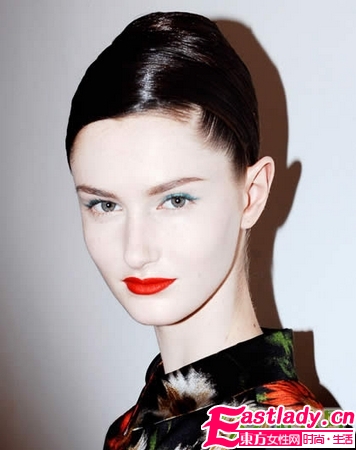 推荐10款闪耀的圣诞妆容