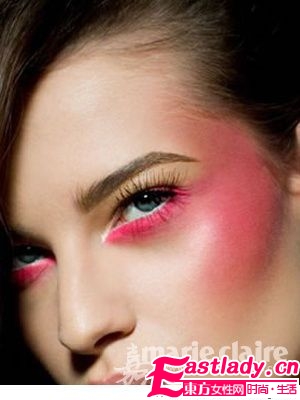 初秋打造不晕妆 用散粉Hold住妆容