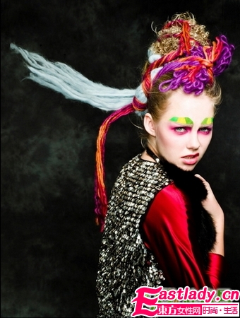 撞色眼影 制造过度自然感觉