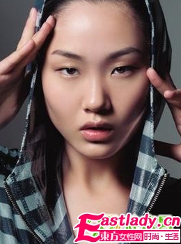 巧用遮瑕笔 黑眼圈雀斑轻松隐形