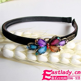 打造日系棕色系眼妆+蓬松大波浪