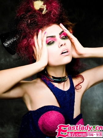 撞色眼影 制造过度自然感觉