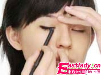 教你如何画双眼皮眼线