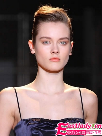 推荐10款闪耀的圣诞妆容