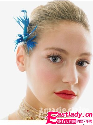 初秋打造不晕妆 用散粉Hold住妆容