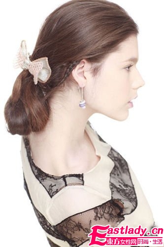 打造日系棕色系眼妆+蓬松大波浪