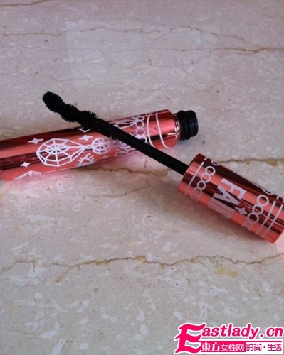 美妆达人吴佩慈装扮台揭秘 女星化装容貌绰约多姿