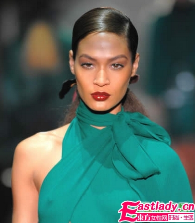 推荐10款闪耀的圣诞妆容