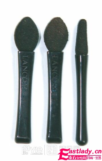 彩妆达人如何利用色诱彩盘画出靓丽眼妆