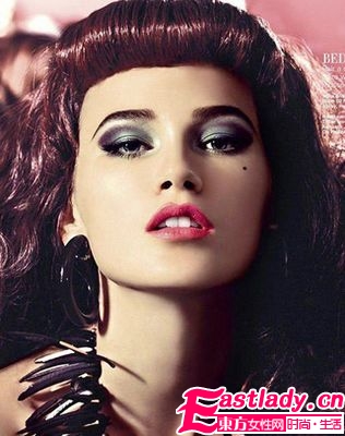 眼影眼线要先画哪个