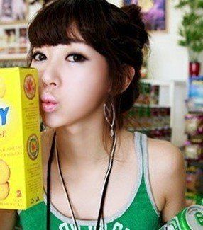 润泽妆容的化妆小技巧 做一个减龄青春美女