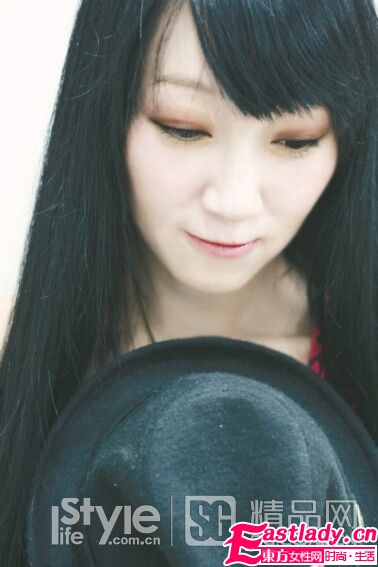 彩妆达人如何利用色诱彩盘画出靓丽眼妆