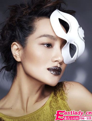 名嘴朱丹颠覆形象演绎时髦摇滚范儿