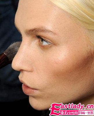 2011年秋冬潮妆抢先看 温暖色系唱主角