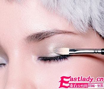 眼妆大变身 7步搞定今冬至in烟熏妆