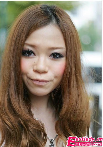 粉嫩主打派对LOOK 妆出惊艳范