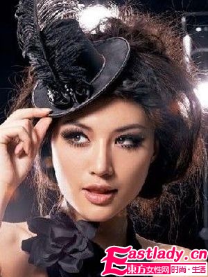 2011新派烟熏 妆 出撩人派对Queen