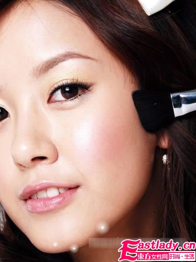 光影技法 打造无暇立体小颜底妆画法