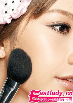 打造融化人心の冬季暖意妆容