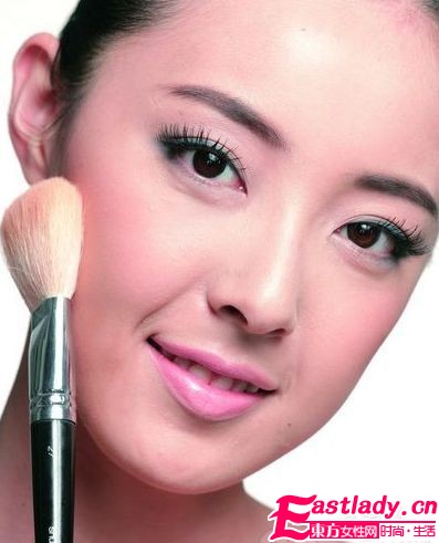 7大给力秘笈 妆出艳羡小V脸