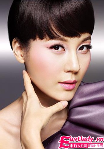 刷睫毛玩心机 7步小眼变大眼