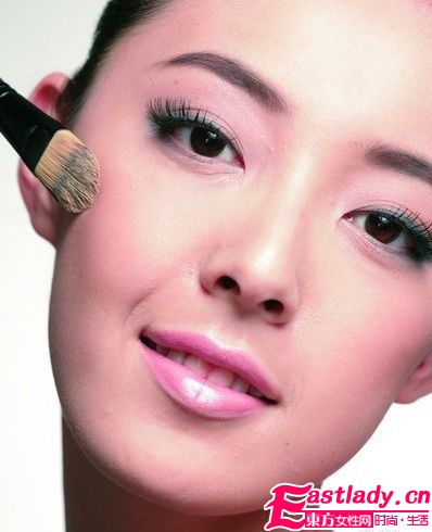 7大给力秘笈 妆出艳羡小V脸