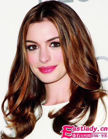 岁末提升人气 欧美女星上演无辜妆容