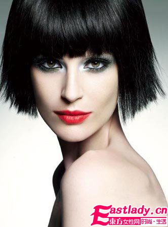 大牌金属系妆容 为寒冷冬日升温