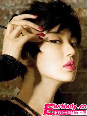 2011新派烟熏 妆 出撩人派对Queen