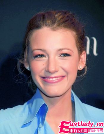 岁末提升人气 欧美女星上演无辜妆容