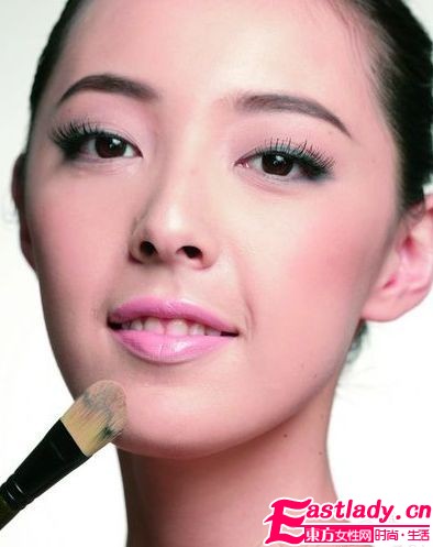 7大给力秘笈 妆出艳羡小V脸