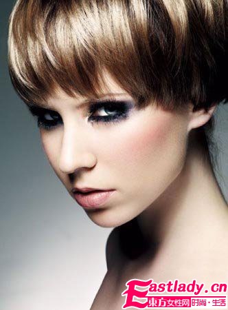 大牌金属系妆容 为寒冷冬日升温