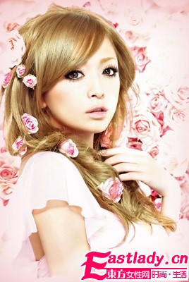 时尚教主滨崎步玩转美甲游戏