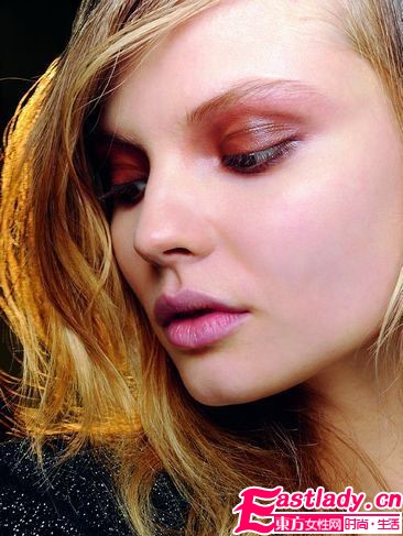 秋冬T台美妆新势力 惹火惊艳闪耀秀场