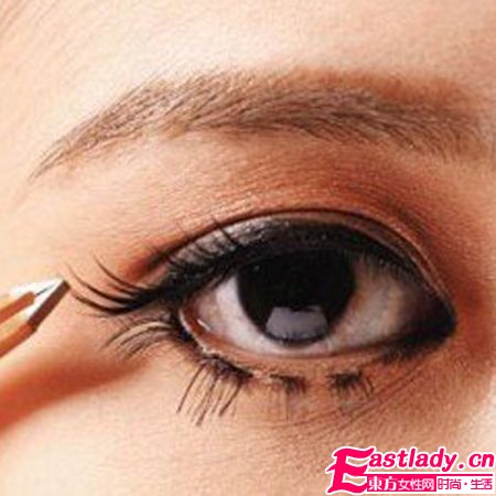 日杂红星演绎 楚楚动人垂眼妆