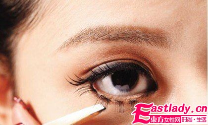 日杂红星演绎 楚楚动人垂眼妆