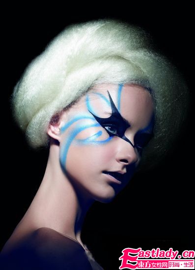 时尚大赏 2款极具未来感梦幻妆容