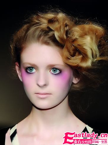 秋冬T台美妆新势力 惹火惊艳闪耀秀场