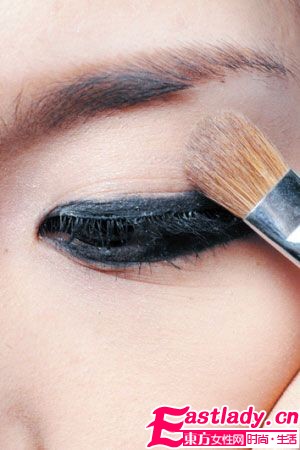 桃花滚滚来 妆 无辜电眼美妞