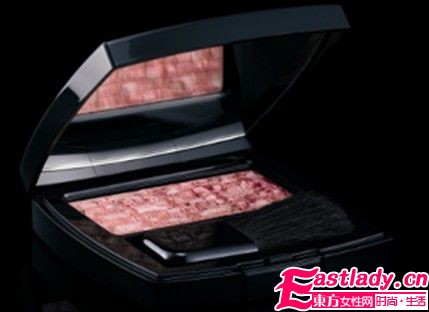 Chanel圣诞系列彩妆单品璀璨上市