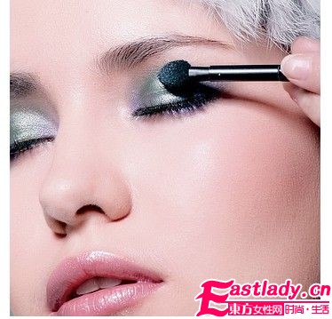 麻豆示范 [妆]出寒冬日系新派烟熏