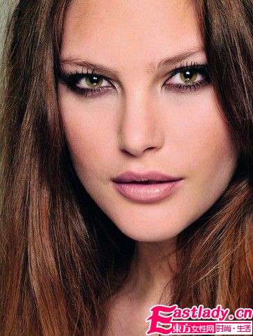 冬日最温暖的日范儿皮草妆容