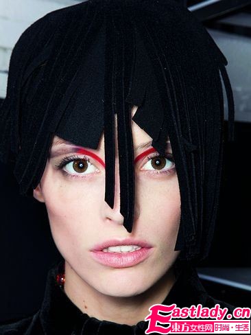 秋冬T台美妆新势力 惹火惊艳闪耀秀场