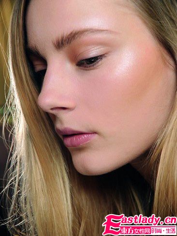 冬日最温暖的日范儿皮草妆容